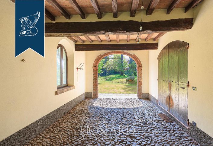 Image No.6-9 Bed Villa for sale