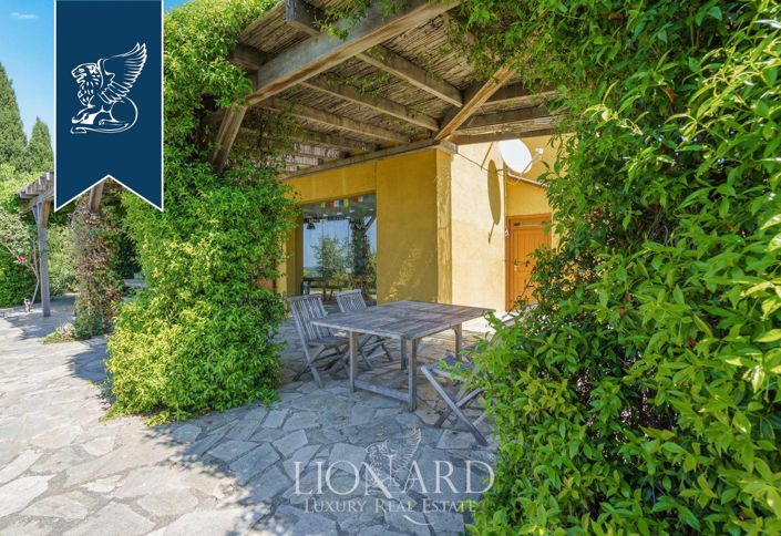 Image No.8-5 Bed Farmhouse for sale