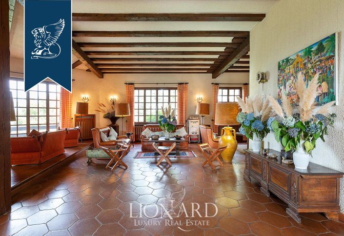 Image No.11-8 Bed Villa for sale