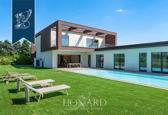 Image No.2-4 Bed Villa for sale