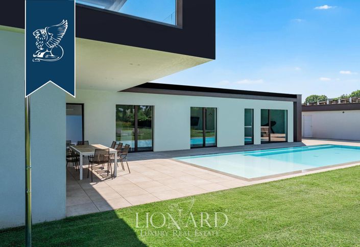 Image No.6-4 Bed Villa for sale