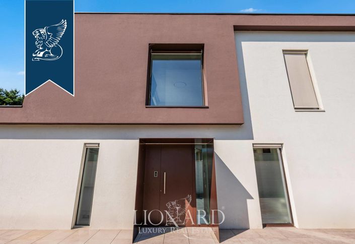 Image No.9-4 Bed Villa for sale