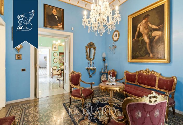 Image No.10-15 Bed Property for sale