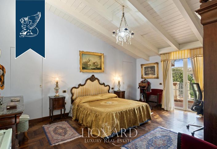 Image No.16-15 Bed Property for sale