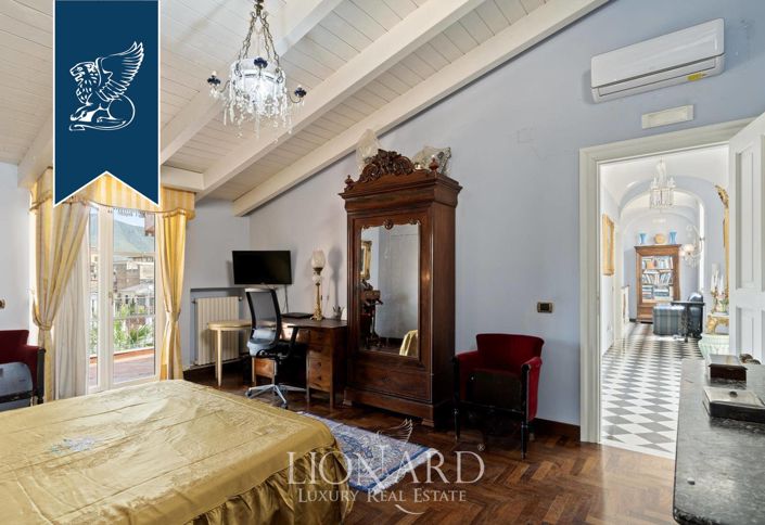 Image No.17-15 Bed Property for sale