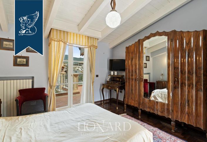 Image No.20-15 Bed Property for sale