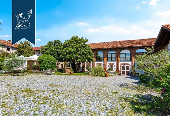 Image No.1-13 Bed Hotel for sale