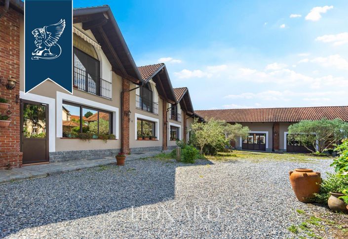 Image No.5-13 Bed Hotel for sale