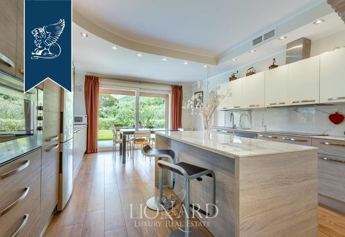 Image No.15-6 Bed Villa for sale