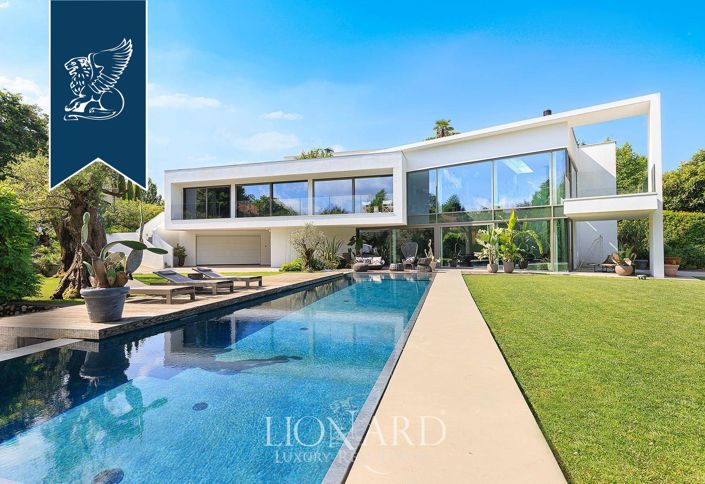 Image No.1-6 Bed Villa for sale