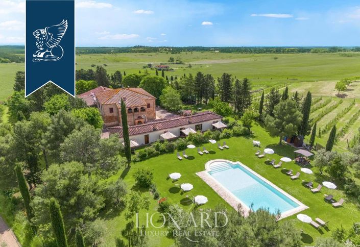 Image No.1-Ferme de 12 chambres à vendre à Asciano
