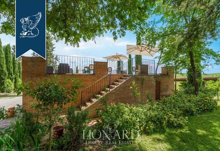 Image No.10-12 Bed Farmhouse for sale