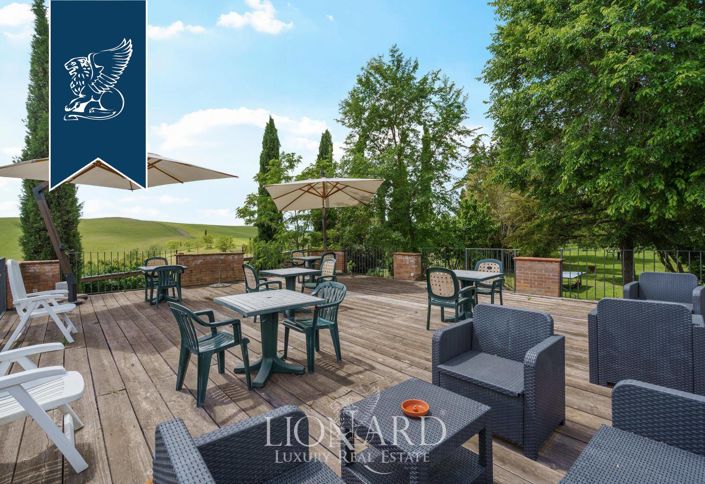 Image No.16-12 Bed Farmhouse for sale