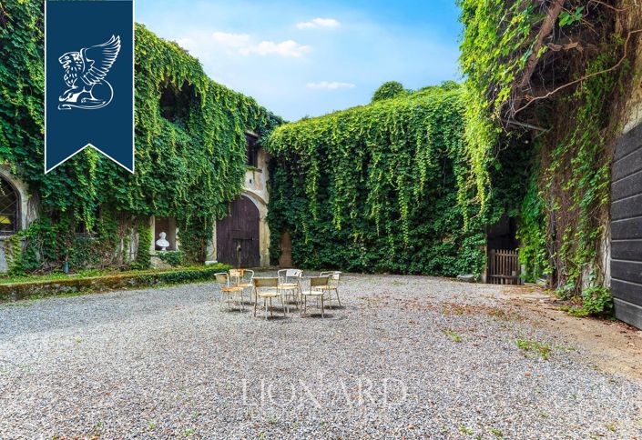 Image No.13-10 Bed Villa for sale