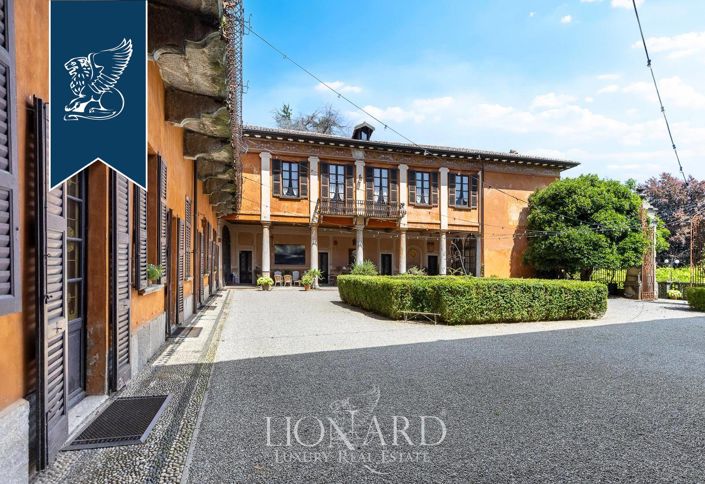 Image No.6-10 Bed Villa for sale