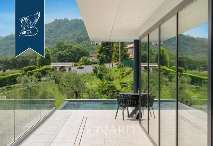 Image No.10-9 Bed Villa for sale