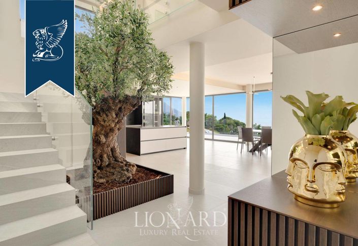 Image No.17-9 Bed Villa for sale