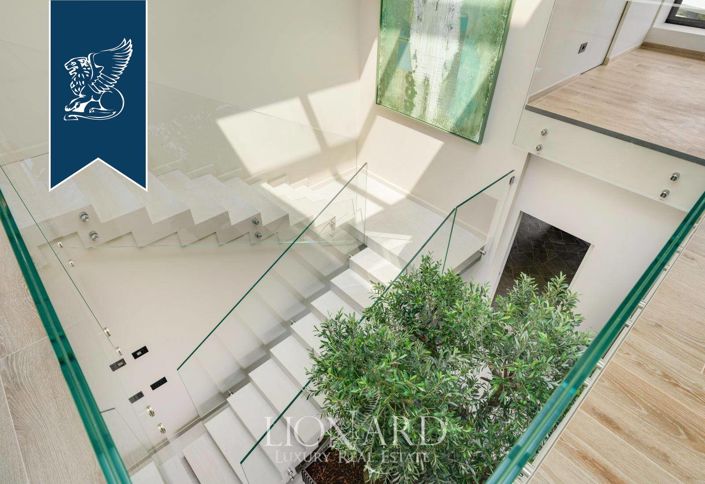 Image No.20-9 Bed Villa for sale