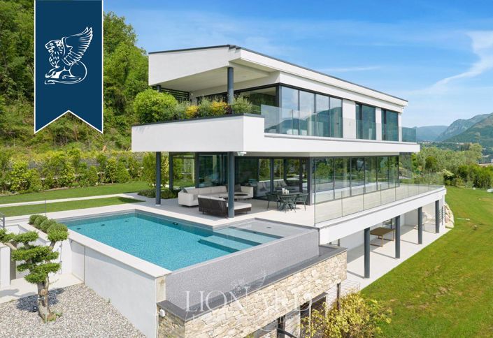 Image No.3-9 Bed Villa for sale