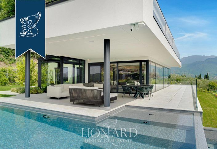 Image No.4-9 Bed Villa for sale