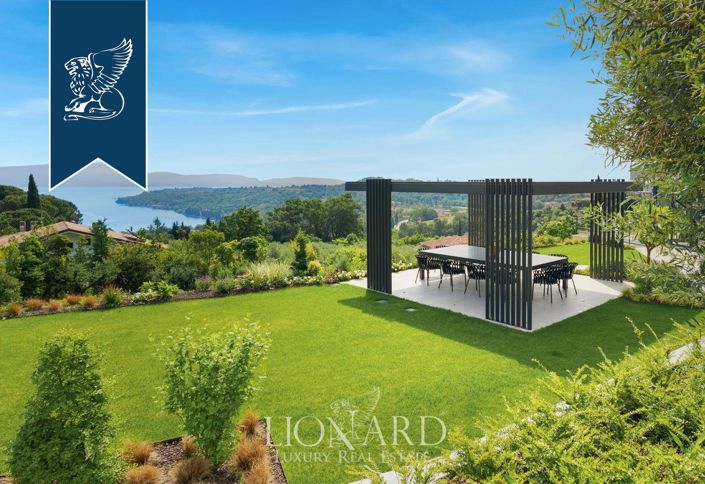 Image No.6-9 Bed Villa for sale