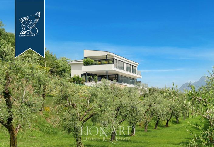 Image No.8-9 Bed Villa for sale