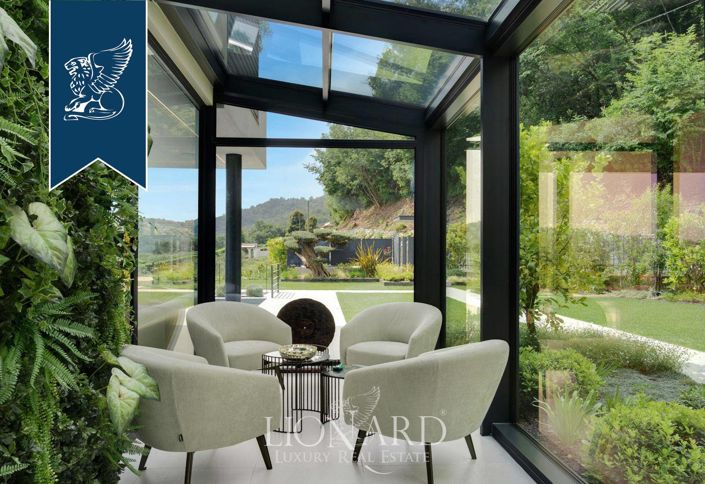 Image No.9-9 Bed Villa for sale