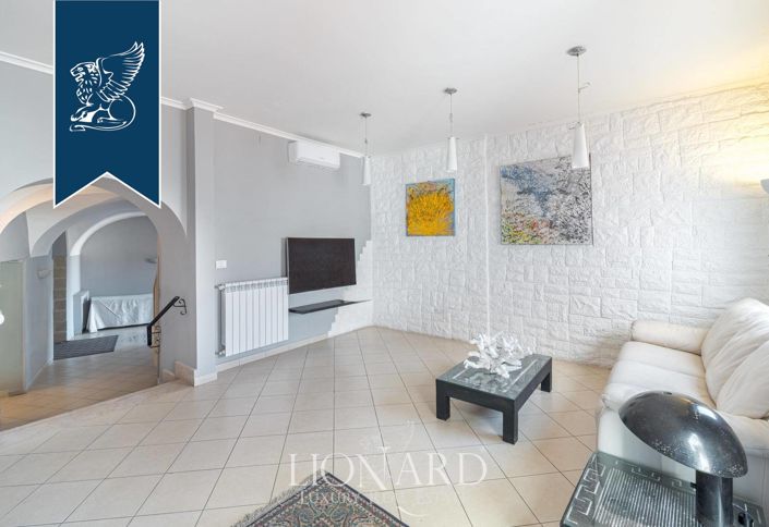 Image No.10-Un hôtel de 13 chambres à vendre à Naples