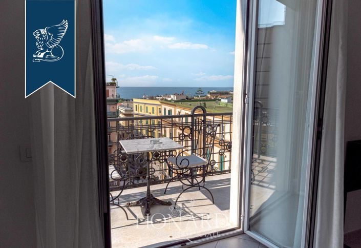 Image No.13-Un hôtel de 13 chambres à vendre à Naples