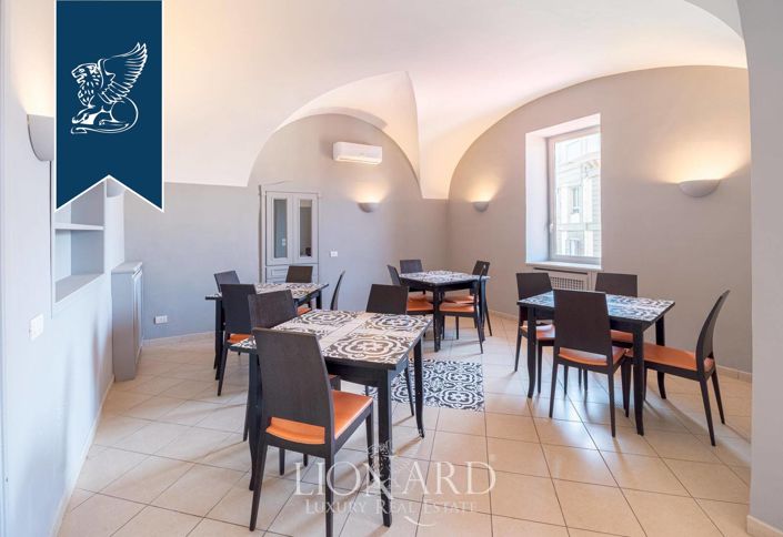 Image No.17-Un hôtel de 13 chambres à vendre à Naples