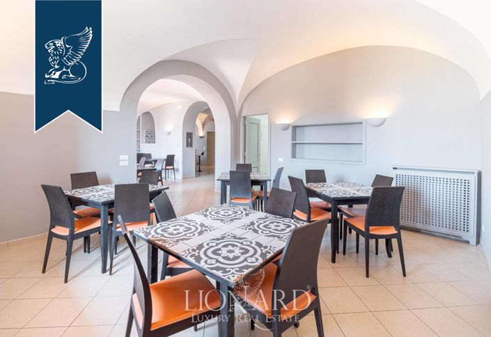 Image No.18-Un hôtel de 13 chambres à vendre à Naples