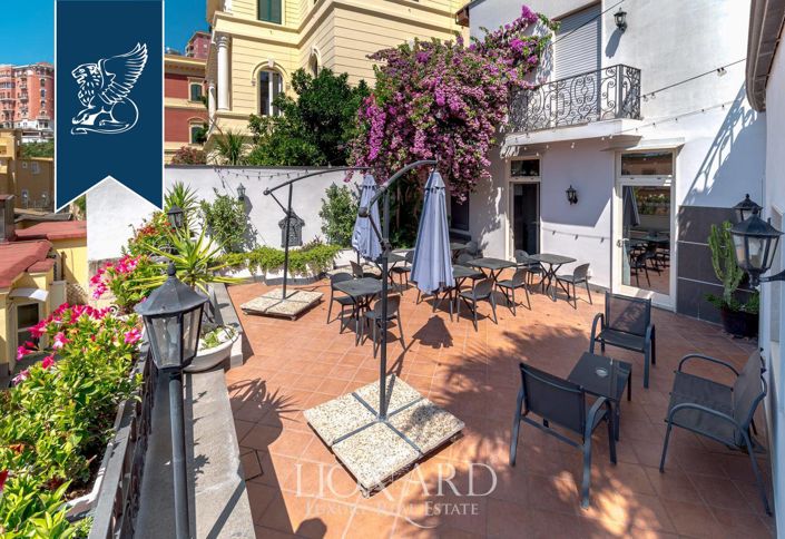 Image No.3-Un hôtel de 13 chambres à vendre à Naples