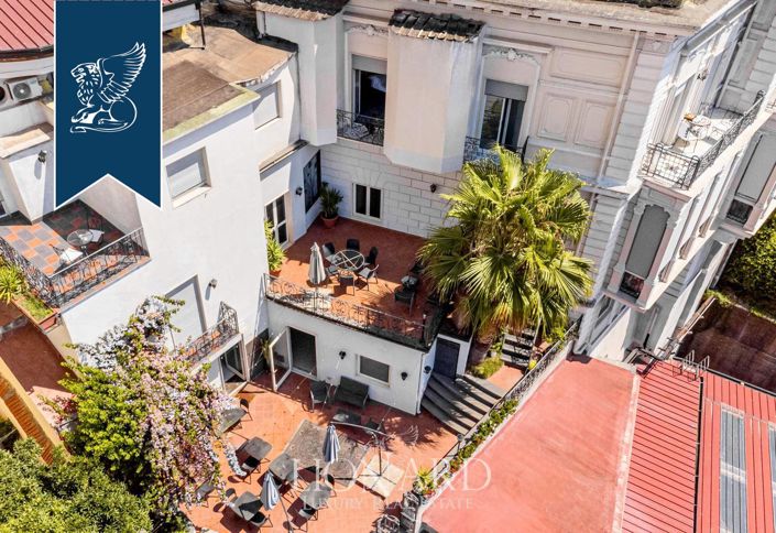 Image No.5-Un hôtel de 13 chambres à vendre à Naples