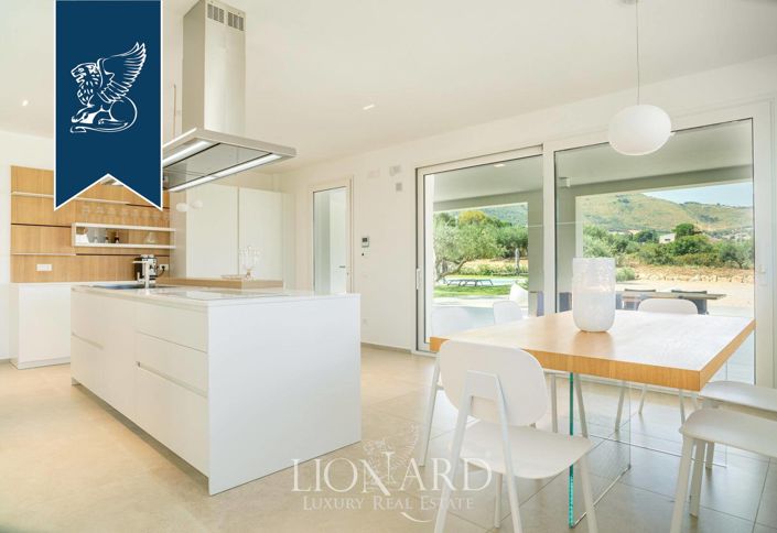 Image No.25-5 Bed Villa for sale