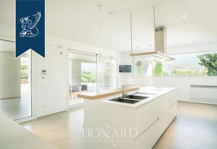 Image No.28-5 Bed Villa for sale