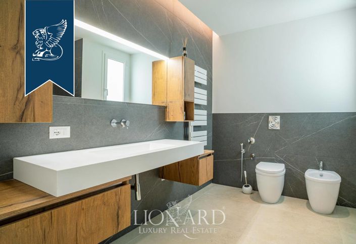 Image No.33-5 Bed Villa for sale