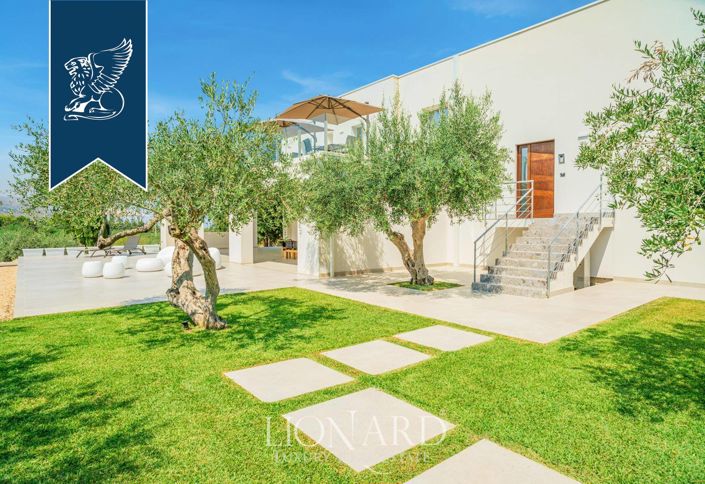 Image No.5-5 Bed Villa for sale