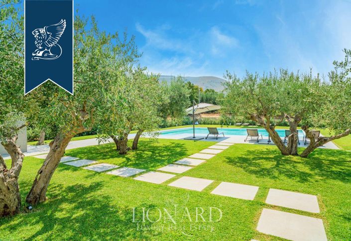 Image No.8-5 Bed Villa for sale