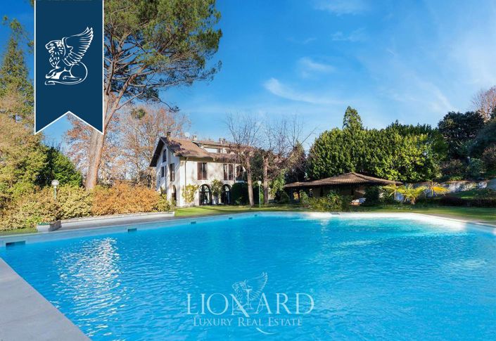 Image No.2-Villa de 9 chambres à vendre à Castelletto sopra Ticino