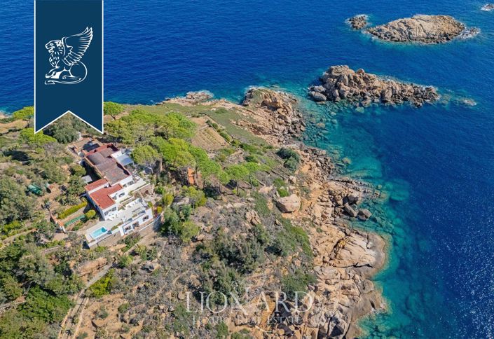 Image No.5-9 Bed Villa for sale