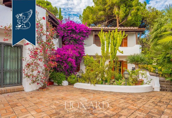 Image No.7-10 Bed Villa for sale