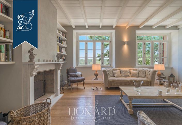 Image No.10-5 Bed Villa for sale