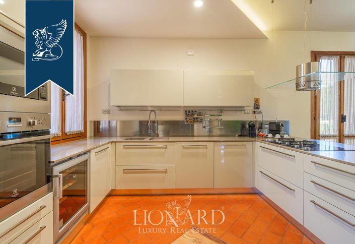 Image No.19-5 Bed Villa for sale