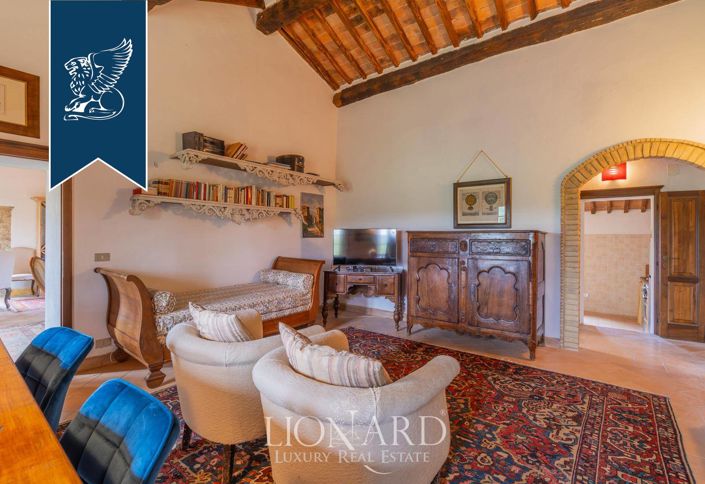 Image No.17-5 Bed Farmhouse for sale