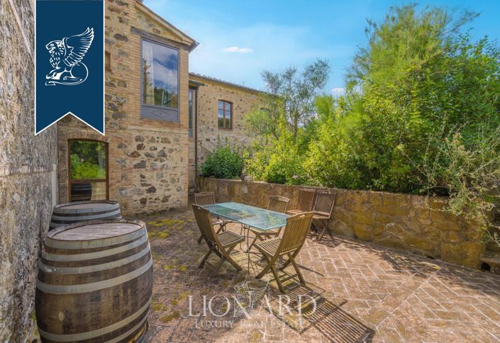 Image No.7-5 Bed Farmhouse for sale