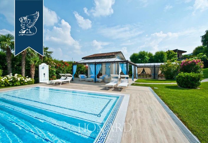 Image No.10-6 Bed Villa for sale