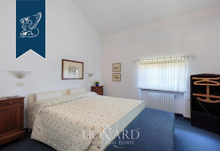 Image No.32-14 Bed Property for sale