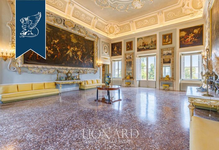 Image No.19-10 Bed Villa for sale