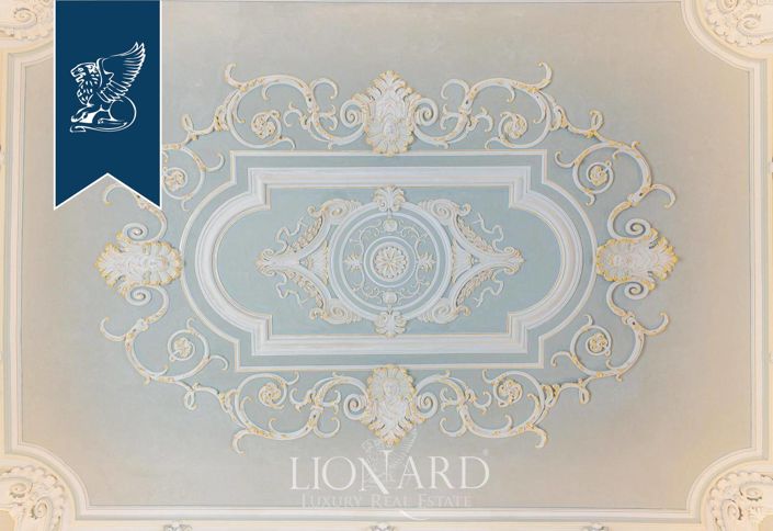 Image No.20-10 Bed Villa for sale