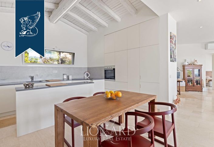 Image No.17-4 Bed Villa for sale